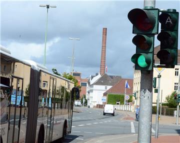 Ampeln im Bereich der Deichstraße sollen so umgerüstet werden, dass sie für einen besseren Verkehrsfluss für Linienbusse sorgen. 