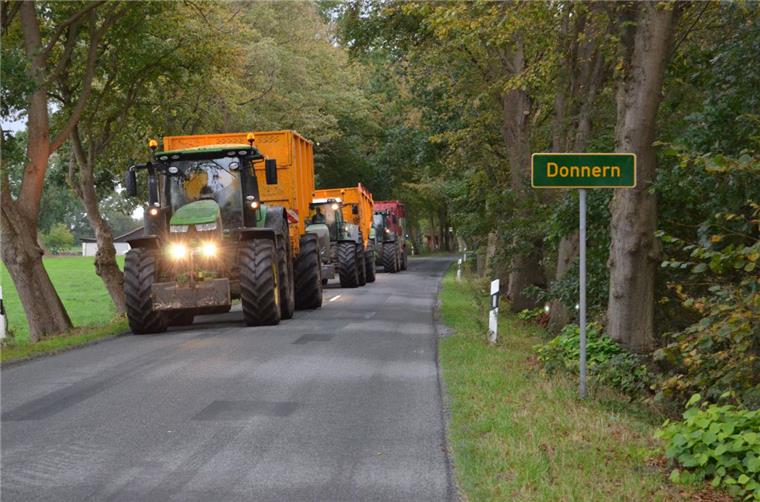 Radweg zwischen Donnern und Sellstedt lässt auf sich warten An dem etwa 1750 Meter langen Teilstück der Landesstraße 143 zwischen Donnern und Sellstedt gibt es keinen Rad- und Fußweg. Radfahrer und Fußgänger müssen sich die Fahrbahn mit Autos und großen landwirtschaftlichen Fahrzeugen teilen.