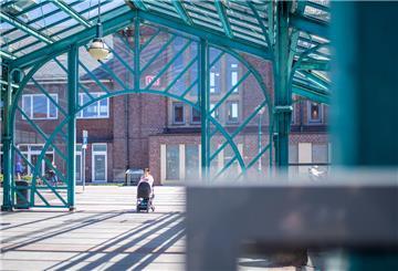 Tag der Architektur: Blick auf Bremerhaven - Sahnestücke und Bausünden. Im Bild: Bahnhofsvorplatz. Foto: Hartmann