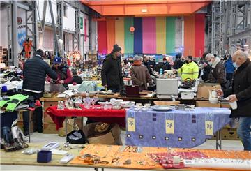 An den Wochenenden geöffnet: Flohmarkt im Fischereihafen.