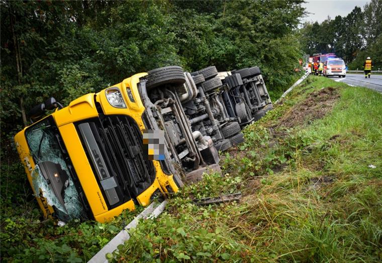 An der Abfahrt Bremerhaven-Überseehäfen ist ein Lkw von der Fahrbahn abgekommen.