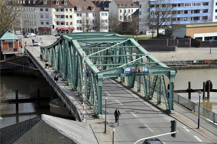 Es stinkt zum Himmel: Wildpinkler an der Geestebrücke An der alten Geestebrücke stinkt es ab und an gewaltig. Schuld sollen Wildpinkler sein.
