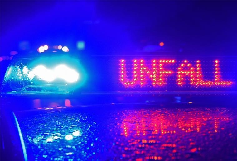 Hamburg: Motorradfahrer stirbt bei Unfall auf der Autobahn Blaulicht