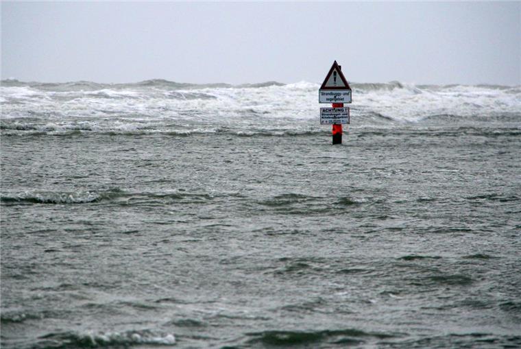 Sturmflutwarnung für Bremerhaven und das Cuxland: Am Donnerstag gibt es Hochwasser An der deutschen Nordsee-Küste kann es in der Nacht von Mittwoch auf Donnerstag zu einer Sturmflut kommen.