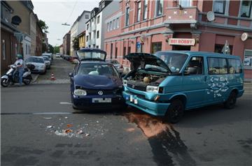 An der Ecke Hökerstraße/Batteriestraße krachte es in Lehe am Montag gewaltig.