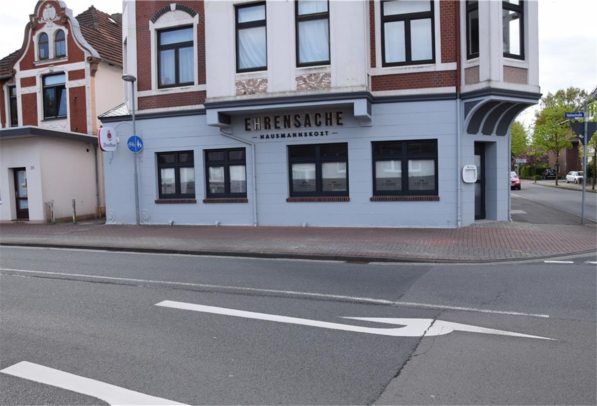 „Ehrensache“ in Nordenham bietet Essen wie bei Muttern an An der Ecke Jan-/Hafenstraße wird ab dem 27. Mai Essen ausgegeben. Ab wann der Verzehr drinnen erlaubt ist, steht noch nicht fest.