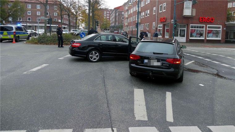 Unfall in Geestemünde: Über 16.000 Euro Schaden An der Kreuzung Friedrich-Ebert-Straße/Grashoffstraße hat's am Mittwoch gekracht.