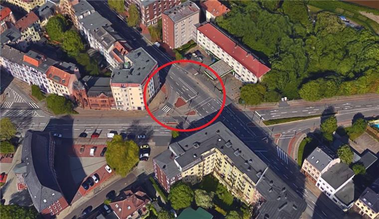 Lehe: Senior (70) wird an Ampel angefahren und verletzt An der Kreuzung Hafenstraße/Pestalozzistraßewurde ein 70-Jähriger von von einem Auto angefahren und verletzt.