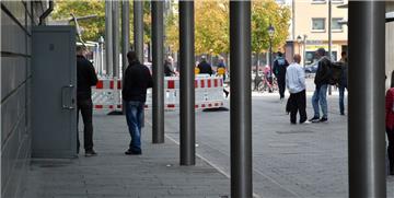 An der Linzer Straße, am Seiteneingang des Hanse Carré ist der Eingang für die Methadonausgabe in der Innenstadt.