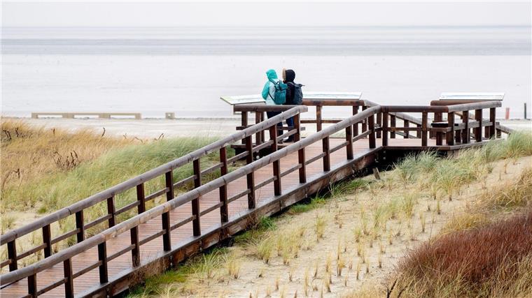Ferienorte erwarten viele Gäste - Silvester teils ausgebucht An der Nordsee ist die Nachfrage nach Unterkünften zum Jahreswechsel vor allem auf den Inseln und unmittelbar an der Küste hoch. (Archivbild)