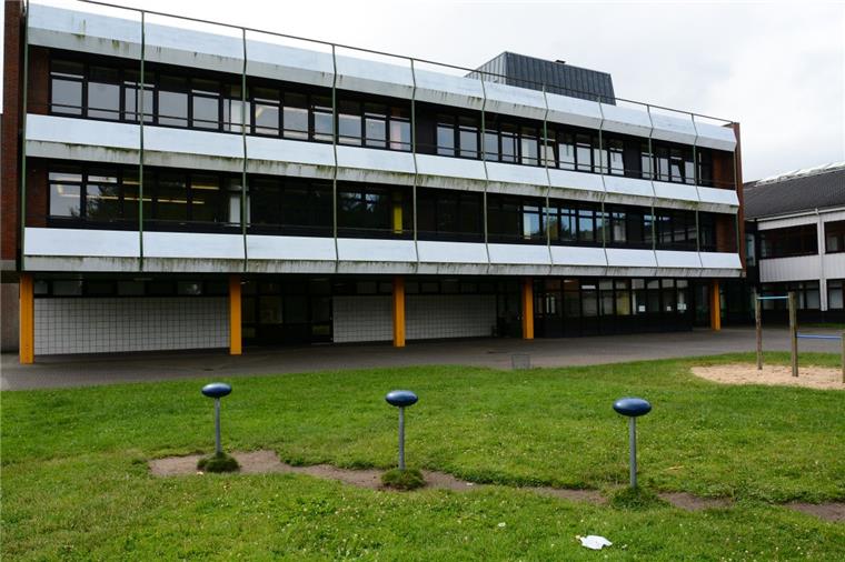 Oberschule Dorum: Ende des Sanierungsstaus in Sicht An der Oberschule Dorum zieht und bröckelt es. Baupolitiker liebäugeln mit einem Teilabriss und einem kompakten Neubau.