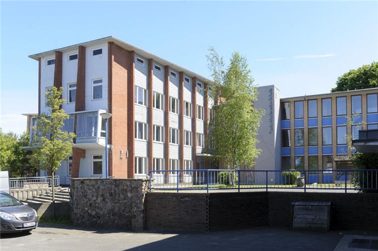 Wulsdorf: 15-Jähriger von Mitschülern krankenhausreif geprügelt An der Paula-Modersohn-Schule ist ein 15-Jähriger von seinen Mitschülern verprügelt worden. Er lag vier Tage im Krankenhaus.