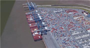 An der Stromkaje im Überseehafen von Bremerhaven ist ein Maschinenhaus abgestürzt.