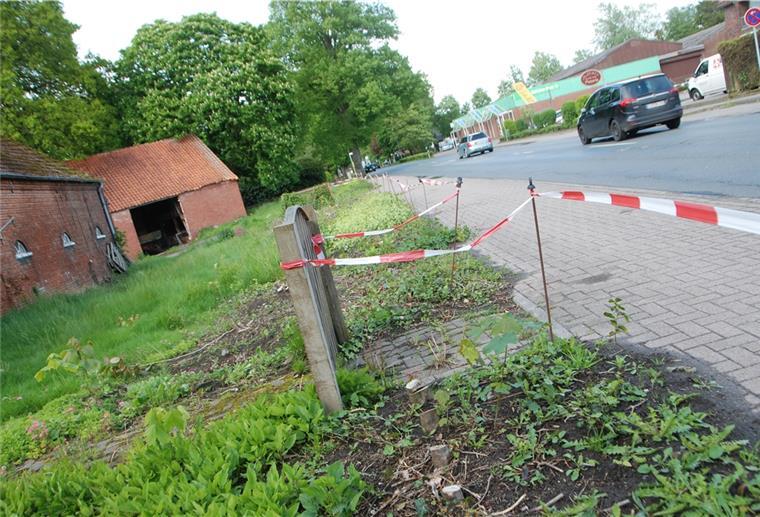Hagen: Streit um den Aldi-Standort dauert an An dieser Stelle am Amtsdamm hätte der neue Aldi-Markt entstehen können. Doch der Rat der Gemeinde Hagen hat sich mehrheitlich für den Verbleib des Discounters im Gewerbegebiet ausgesprochen.