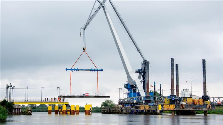 Reparatur der beschädigten Huntebrücke läuft An dieser Stelle soll in der nächsten Woche das neue Brückenteil eingesetzt werden.