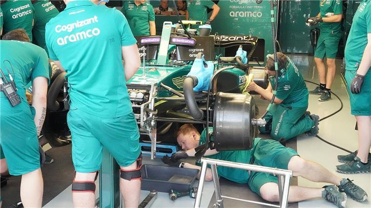 „Harte Belastung“: Besondere Herausforderung „Triple Header“ An drei aufeinanderfolgenden Wochenenden finden Formel-1-Rennen statt - eine besondere Herausforderung für die Mechaniker.
