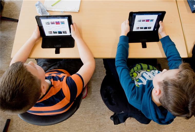 Cuxland-Schulen können Geld für Tablets beantragen An erster Stelle stehen Schüler, die zu Hause über keine ausreichend gebrauchstauglichen Geräte verfügen und die von der Zahlung des Entgeltes bei der Lernmittelausleihe befreit sind.