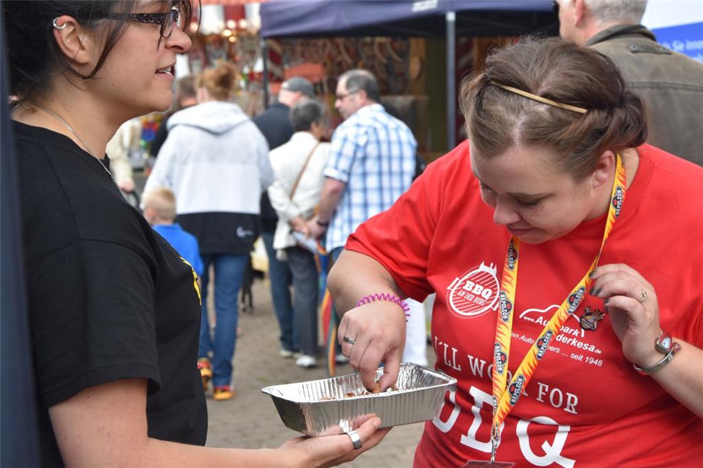 An jeder Ecke konnten die Besucher beim BBQ in Beers zugreifen.