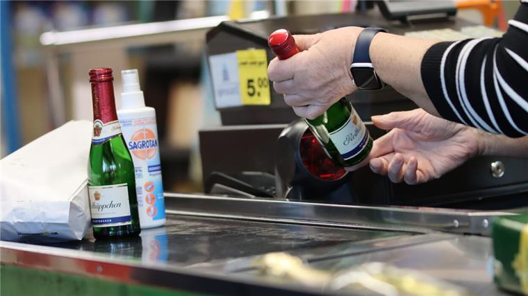 Supermarkt „Tante Enso" will sich in Breddorf niederlassen An Silvester sind im kleinen „Nah und Gut“-Supermarkt in Breddorf die letzten Waren übers Band gelaufen. Das Betreiberehepaar Poppe hat das Geschäft aufgegeben. Jetzt zeigt das Unternehmen Myenso Interesse und will dort einen Tante-Enso-Minisupermarkt eröffnen.