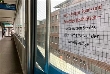 An Sonntagen kommt man hier im Columbus-Center nicht auf die Toilette.