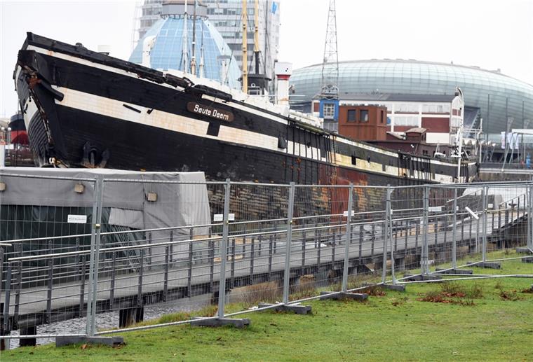 „Seute Deern“: Am Mittwoch beginnt das Abwracken Die "Seute Deern" im Alten Hafen in Bremerhaven.