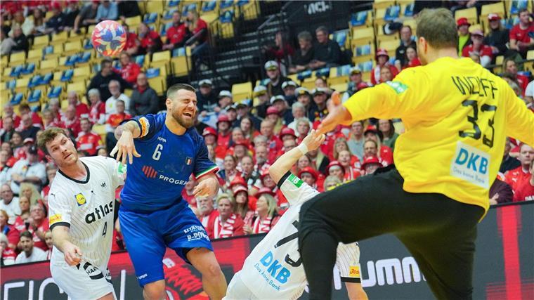 Andi Wolff pariert die deutschen Handballer zum Sieg. 