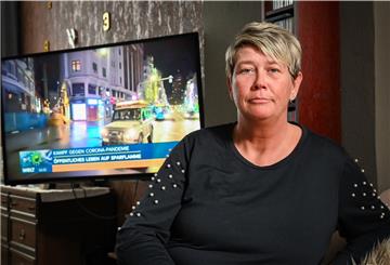 Andrea Pfützner hat Angst vor dem Corona-Virus, weil ihr Handwerker kürzlich im Zillertal in Tirol gewesen ist. Foto: Scheschonka