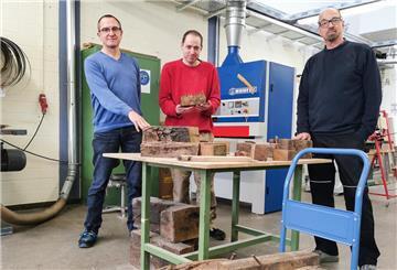 Andreas Borg-Tojek (Teamleiter bei den Elbe-Weser Welten), Mitarbeiter Tim Mehrtens und Fachkraft Marco Schemien (v.l.n.r.).