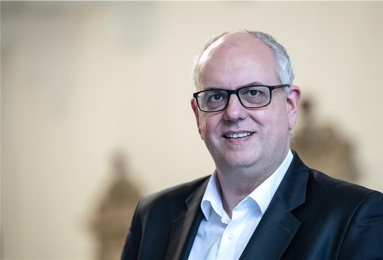 Bovenschulte: Keine Pauschalurteile gegen Impfkritiker Andreas Bovenschulte (SPD), Bürgermeister von Bremen, steht im Rathaus.