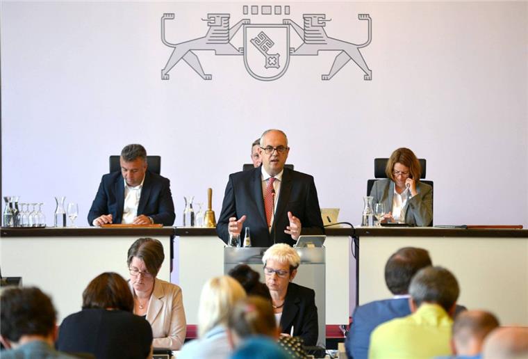Bremens Regierungschef: Rot-Grün-Rot muss liefern – CDU kontert Andreas Bovenschulte (SPD), Regierungschef des Landes Bremen,, gibt vor den Abgeordneten der Bürgerschaft eine Regierungserklärung ab.