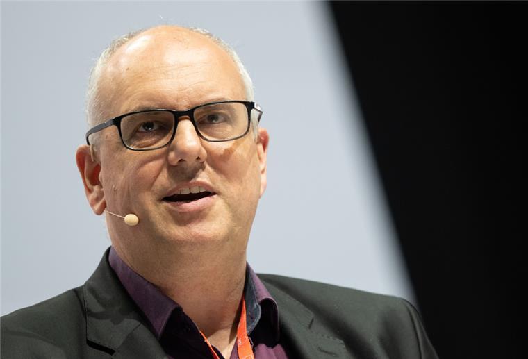 Bovenschulte: Bin gespannt, wer sich vor die Ölmultis stellt Andreas Bovenschulte (SPD) will am Freitag im Bundesrat die anderen Länderchefs von der Übergewinnsteuer überzeugen, mit der er die Gewinne der Mineralölkonzerne abschöpfen will.