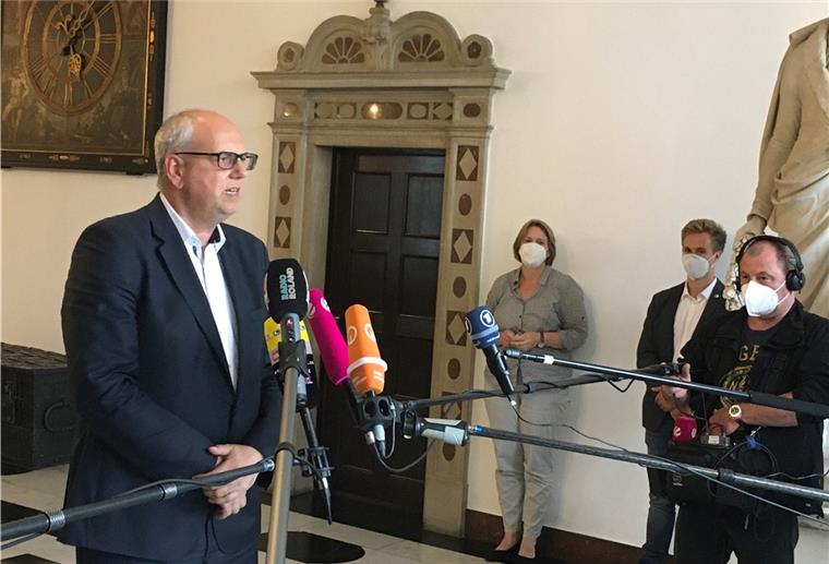 Bundesländer zahlen Milliardenhilfe für Flut-Opfer Andreas Bovenschulte spricht nach der Ministerpräsidentenkonferenz zu den Journalisten.