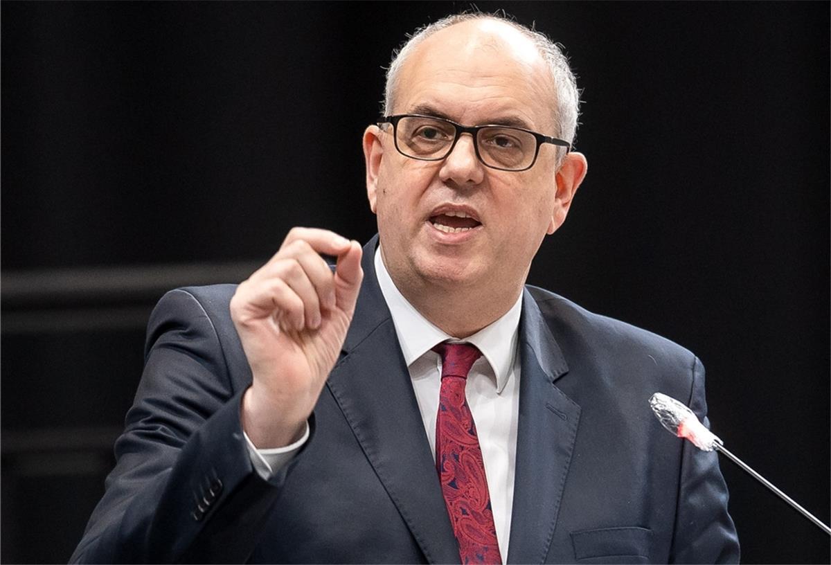 Bovenschulte will mehr Schnell- und Selbsttests in Unternehmen Andreas Bovenschulte (SPD), Bürgermeister von Bremen, spricht bei einer Sondersitzung der Bremischen Bürgerschaft zu neuen Corona-Maßnahmen.