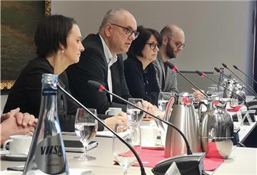 Andreas Bovenschulte (zweiter von links) äußert sich zur Corona-Krise.
