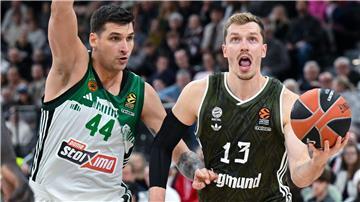 Andreas Obst (r) traf beim Sieg gegen Kaunas acht Dreier.