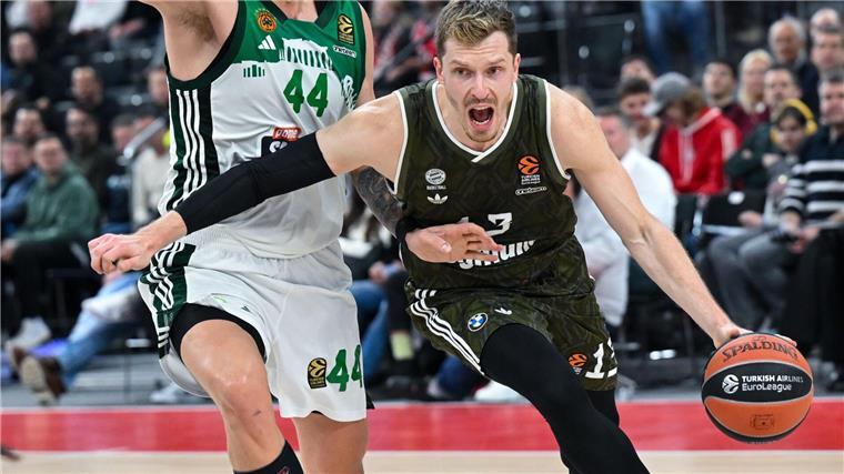 Bayern-Basketballer verlieren erstmals im SAP Garden Andreas Obst war wieder bester Bayern-Werfer, verhindern konnte er die erste Niederlage im SAP Garden aber nicht.