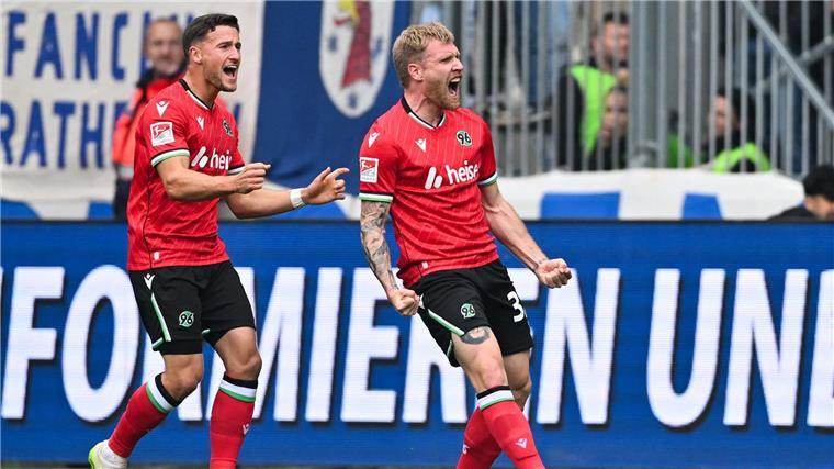 Hannover 96 bringt Magdeburg die erste Heimniederlage bei Andreas Voglsammer (r) brachte Hannover mit einem Doppelpack früh in Führung.