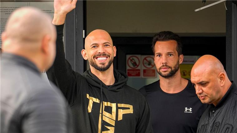 Tate-Brüder melden sich bei rumänischer Polizei Andrew und Tristan Tate haben sich in Bukarest bei der Polizei gemeldet.