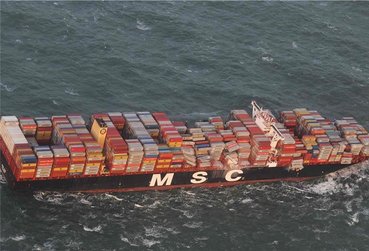 Butjadingen: So könnten Containerschiff-Havarien zukünftig vermieden werden Anfang 2019 hat das Groß-Containerschiff „MSC Zoe“ vor den Nordseeinseln von Ameland bis Borkum insgesamt 342 Container verloren. Die Schutzgemeinschaft Nordseeküste befürchtet, dass so etwas wieder passieren könnte, wenn jetzt nicht gehandelt wird.