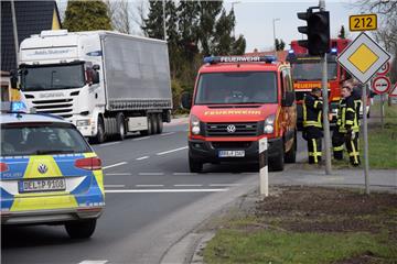 Anfang April kollidierte an der Kreuzung B212/Großensieler Straße ein Lastwagen mit einem Auto. Ein Mensch wurde verletzt, die Straße wurde für rund anderthalb Stunden gesperrt. Ein ziemliches Verkehrschaos war die Folge.