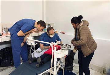Anfang Februar machten sich der Zahnmedizinstudent Nick Lindeman und der er Zahnarzt Marten Jan Lindeman auf zu einem humanitären Einsatz in den Hochanden von Peru.