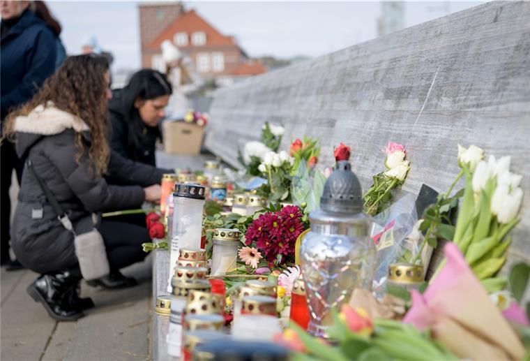 Abschied von Ekaterina Baumann Anfang März legten viele Menschen in Gedenken an Ekaterina Baumann Blumen auf einer Bank am Weserdeich nieder.