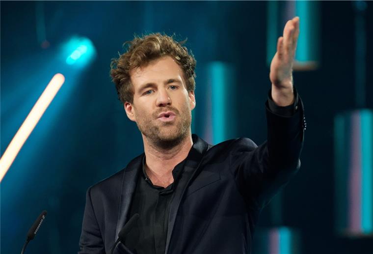 Ist Luke Mockridge in Bremerhaven? Angeblich auf dem „Traumschiff“: Luke Mockridge