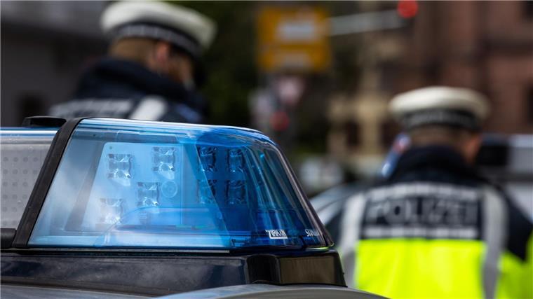 Angehörige suchten nach der Frau, weil sie nicht an ihr Telefon ging. (Symbolbild)