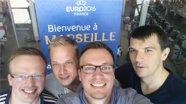 Vorfreude bei 33 Grad: Cuxländer laufen sich in Marseille fürs EM-Halbfinale warm Angekommen in Marseille (von links): Andre Fricke (Beverstedt), Dennis Harms, Andreas Möller (Stotel) sowie Philip Bähr.