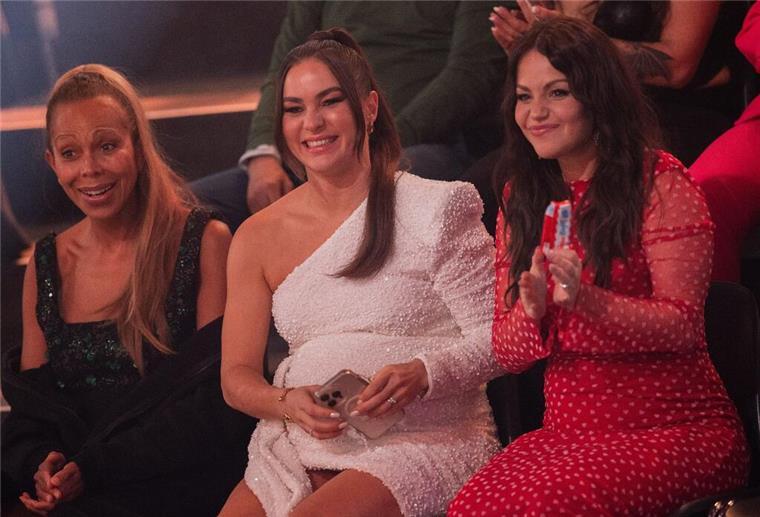 Kelly-Spross tanzt bei „Let’s Dance“ allen davon Angela Ermakova (l-r) und die beiden hochschwangeren Profitänzerinnen Renata Lusin und Christina Hänni.