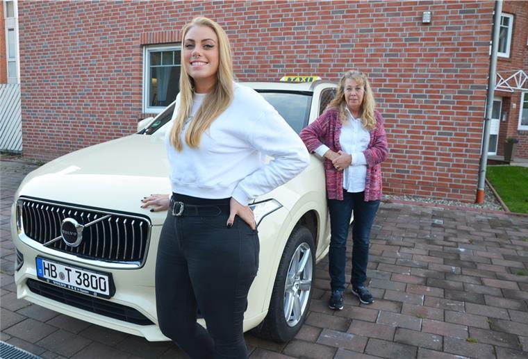 Bremerhaven: Ideen gegen den Taxifahrermangel Angela Grafelmann (rechts) und Freya Raudszus sind erfahrene Taxifahrerinnen.