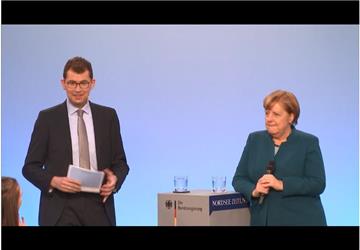 Angela Merkel zu Gast beim Bürgerdialog in Bremerhaven.