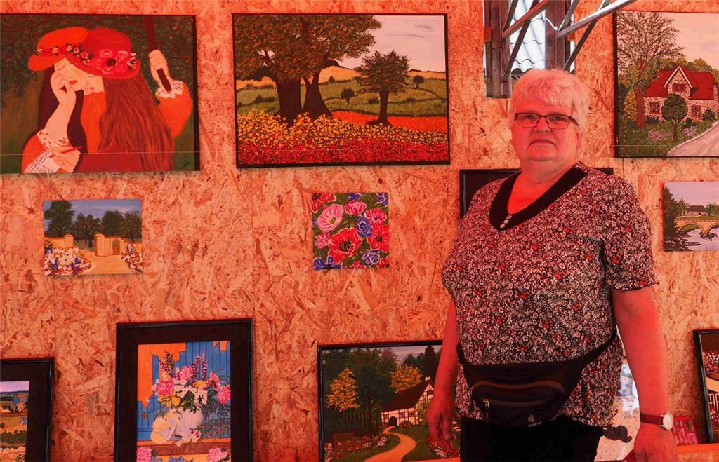 Angelika Lammers aus Holßel zeigte eine Auswahl ihrer Werke auf dem Bauernmarkt...
