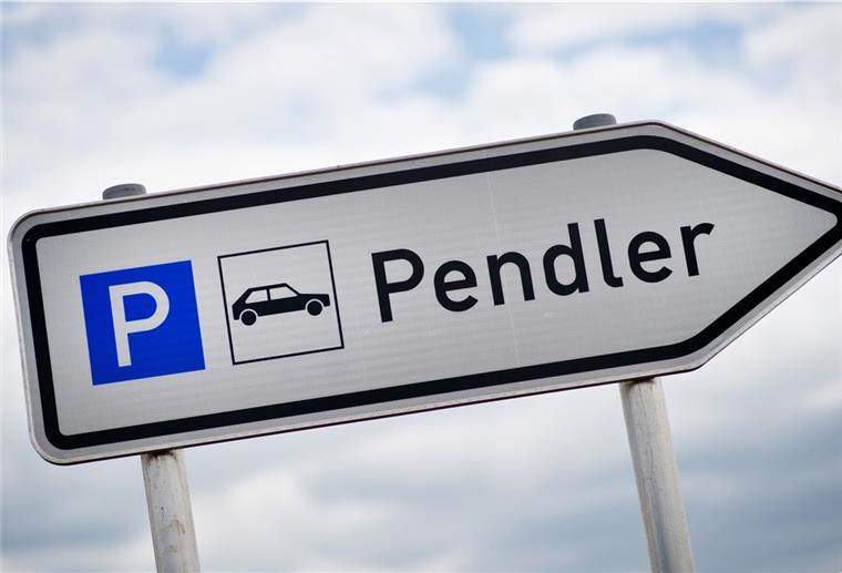 Pendlerpauschale soll erhöht werden Angesichts der hohen Spritpreise passt die Bundesregierung die Pendlerpauschale an.